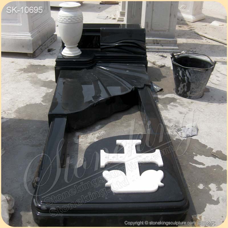 Custom Design Granite Memorial of Black Granite Gravestone with Kerbs and Vase for sale