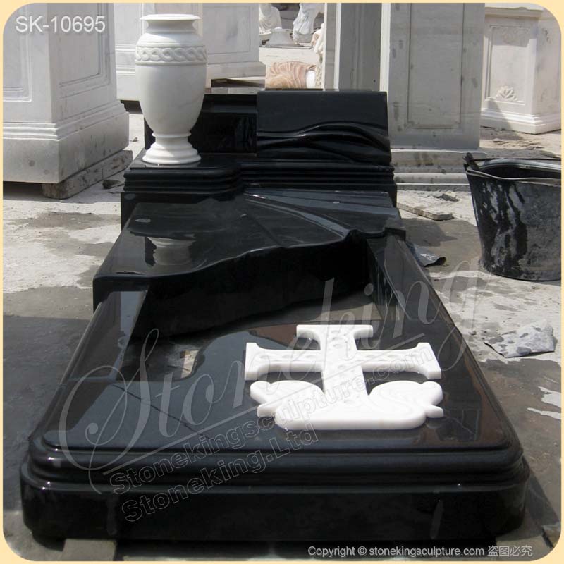 Custom Design Granite Memorial of Black Granite Gravestone with Kerbs and Vase for sale