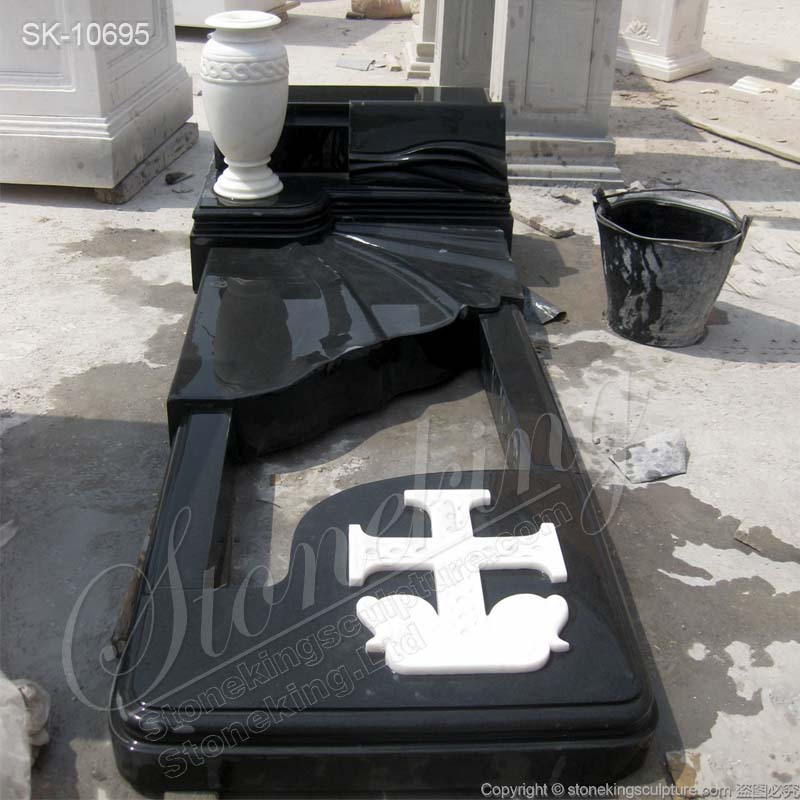 Custom Design Granite Memorial of Black Granite Gravestone with Kerbs and Vase for sale 