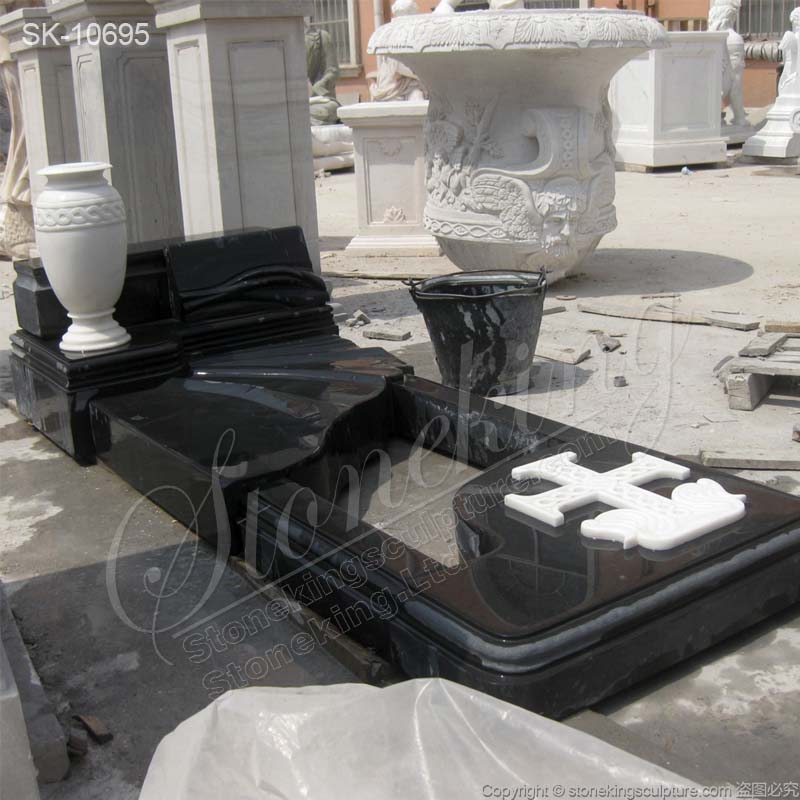 Custom Design Granite Memorial of Black Granite Gravestone with Kerbs and Vase for sale 