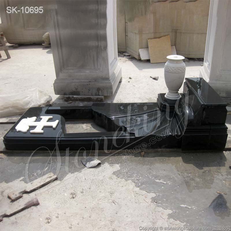 Custom Design Granite Memorial of Black Granite Gravestone with Kerbs and Vase for sale 