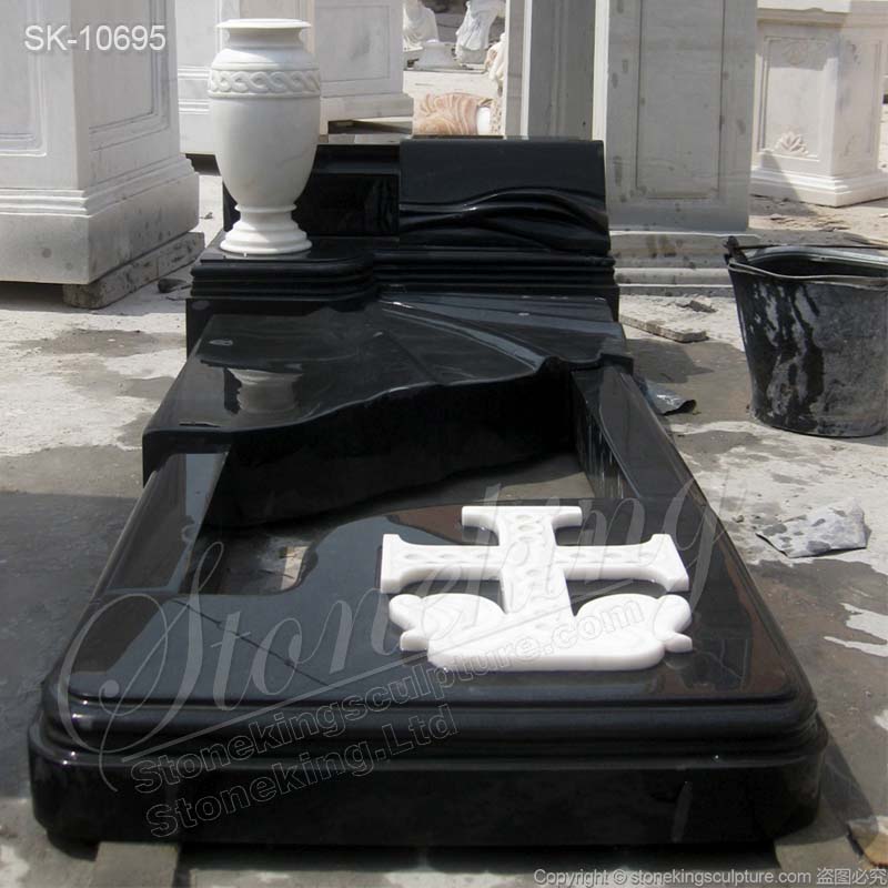 Custom Design Granite Memorial of Black Granite Gravestone with Kerbs and Vase for sale 